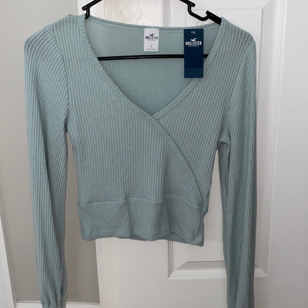 NEW WITH TAGS Hollister women’s long sleeve top